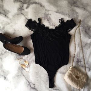 Windsor black off the shoulder neckline bodysuit M